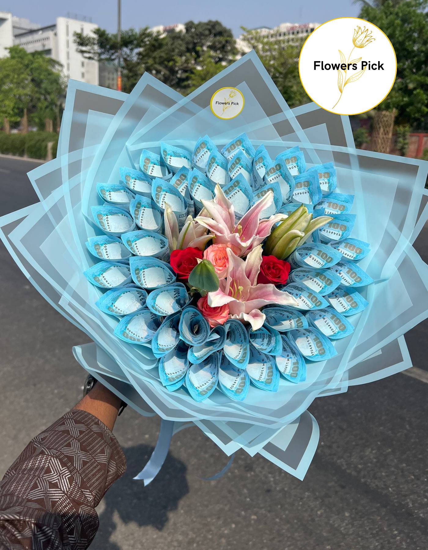 Premium money and lily bouquet - Image 2